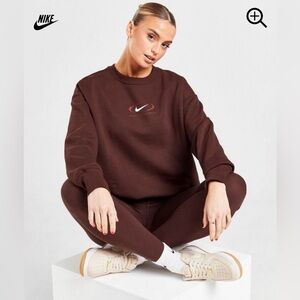 Nike Sportswear Phoenix Fleece
Oversized Crew-neck Sweatshirt
